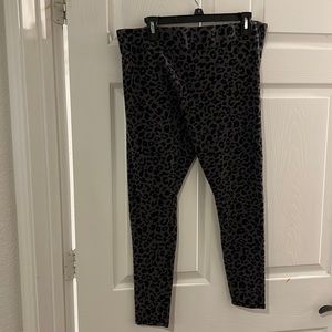 XL MIXIT Gray and Black animal print (cheetah or jaguar?) leggings